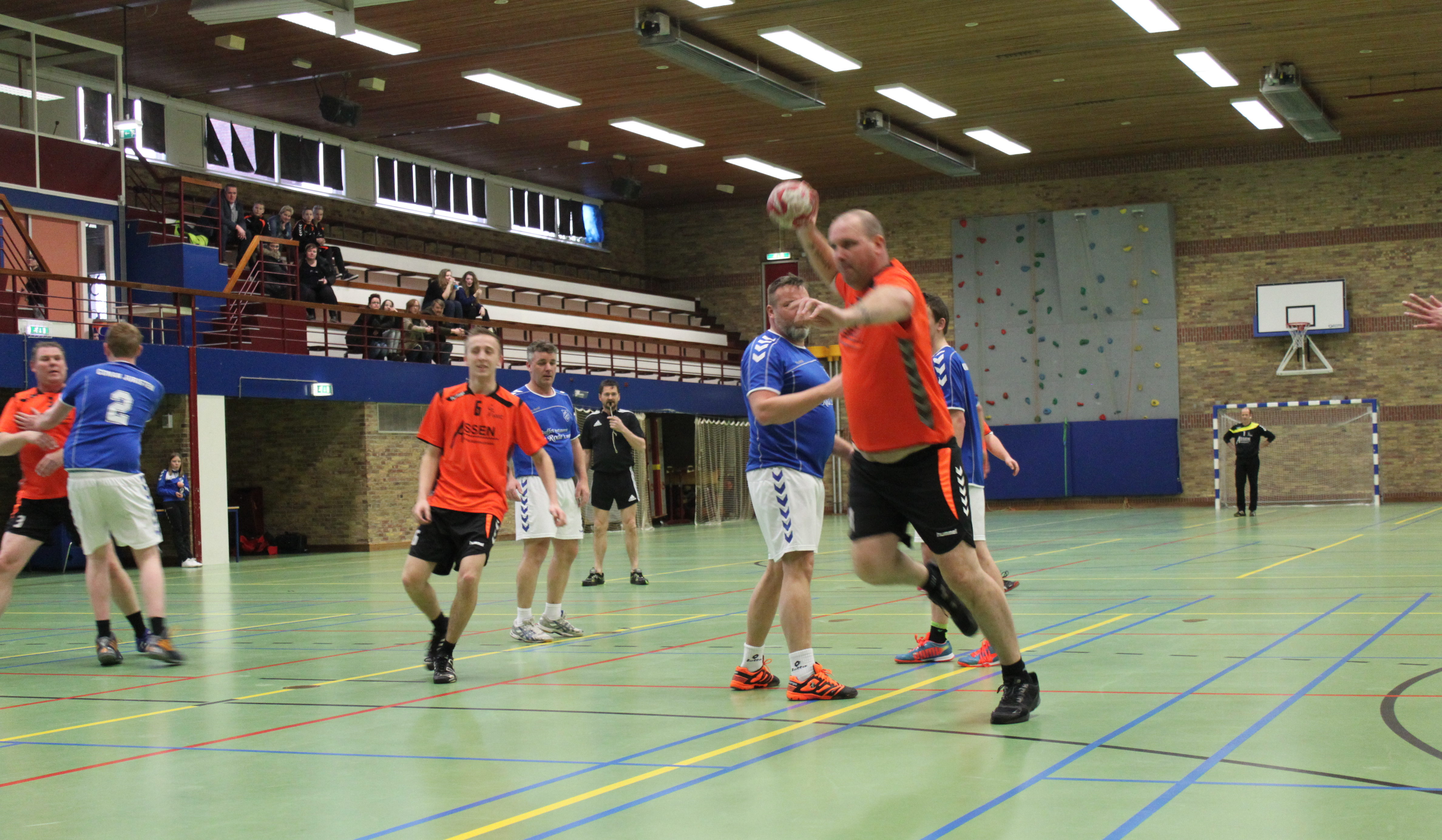 Rentree Soppe leidt bijna tot winst heren 2