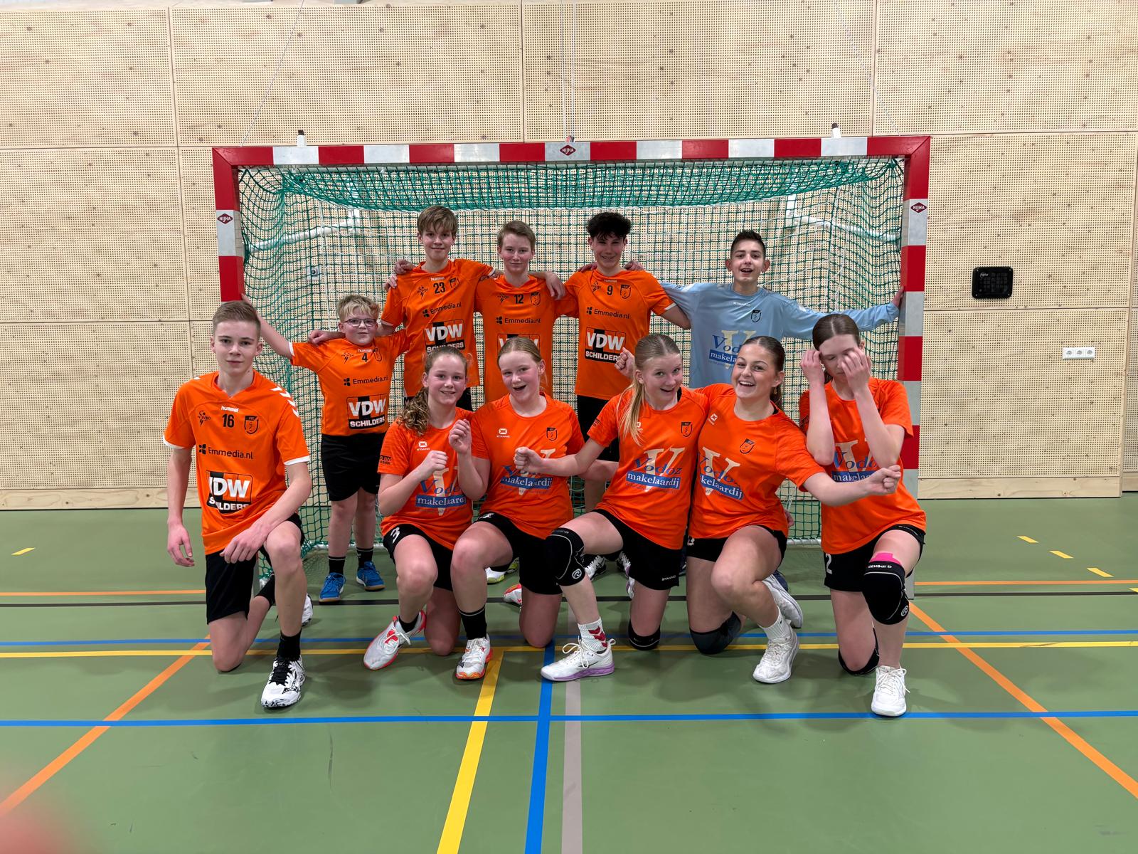 Jeugd geeft goede voorbeeld, weer pech dames 1