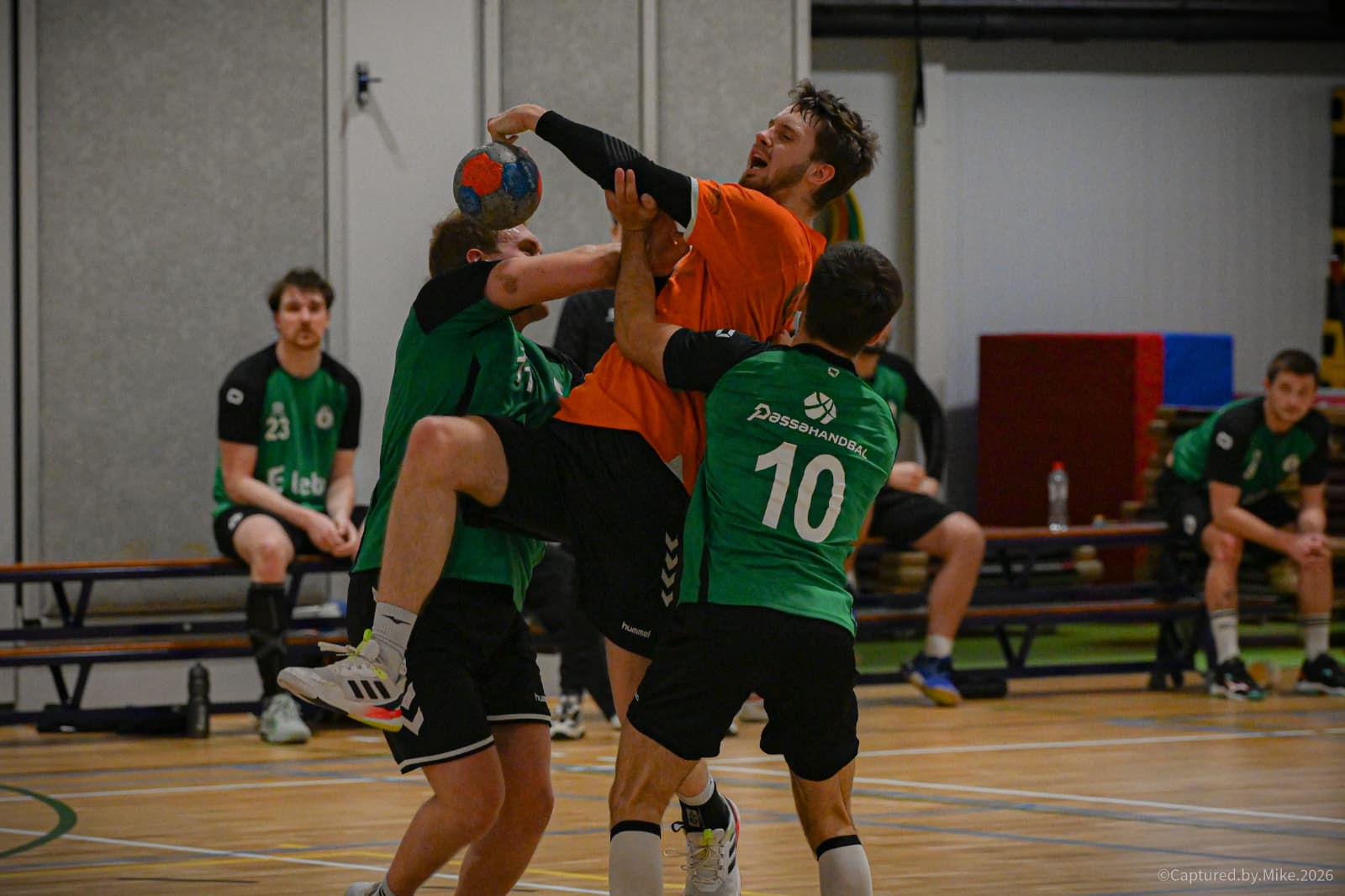 Heren 1 scoort drie tellen voor het eind tóch punt